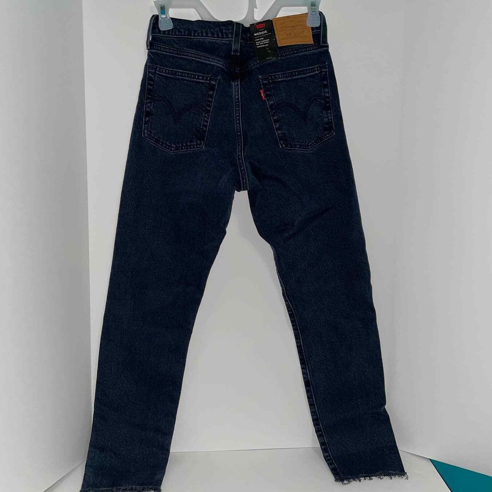 NWT Levi's Premium Wedgie Jeans Women's Button Fly New High Rise Tapered Leg 25 - Picture 2 of 15